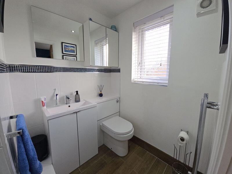 En-Suite Additional Image