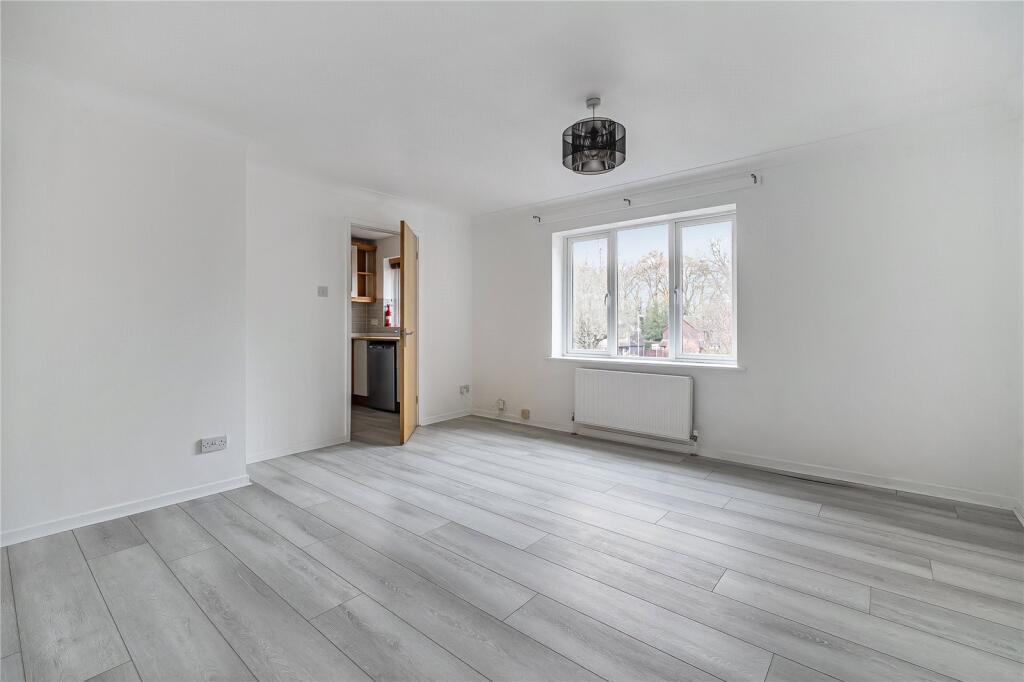Oldfield View, Hartley Wintney, Hampshire, RG27