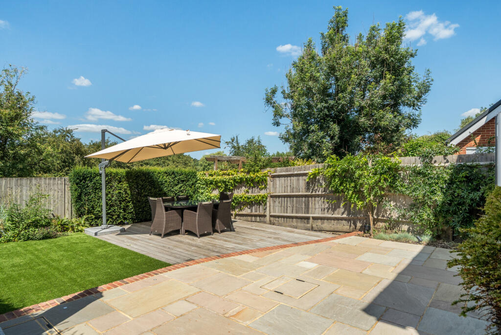 1319402-4-686d1aa...