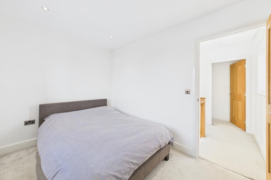 CAM03162G0-PR0224-STILL018