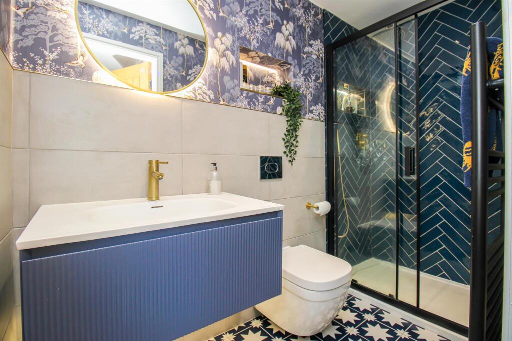 EN SUITE