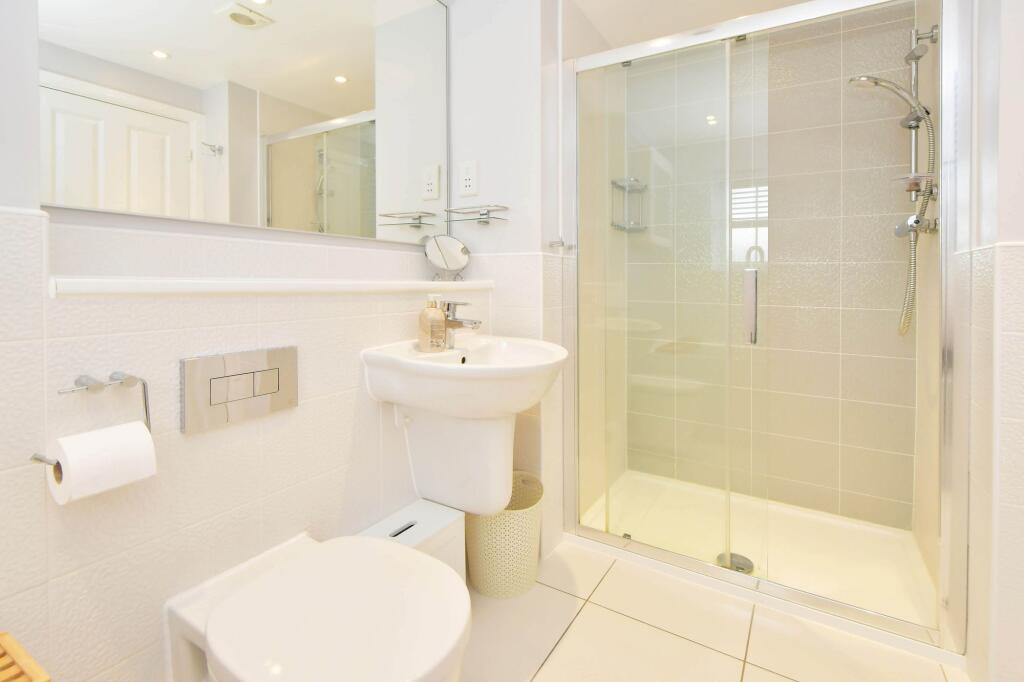 Bedroom one en-suite bathroom