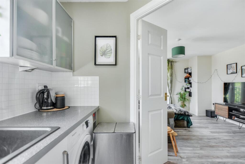 Kitchen_2.jpeg