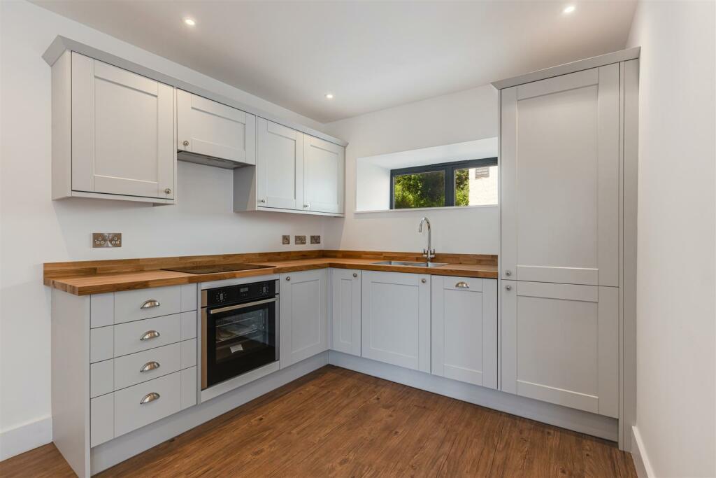 A46 - Barns @ Higher Court Barns, Littlehempston -
