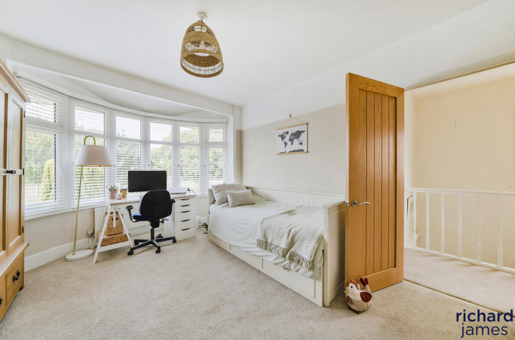 09ee7113-7239-4b5...