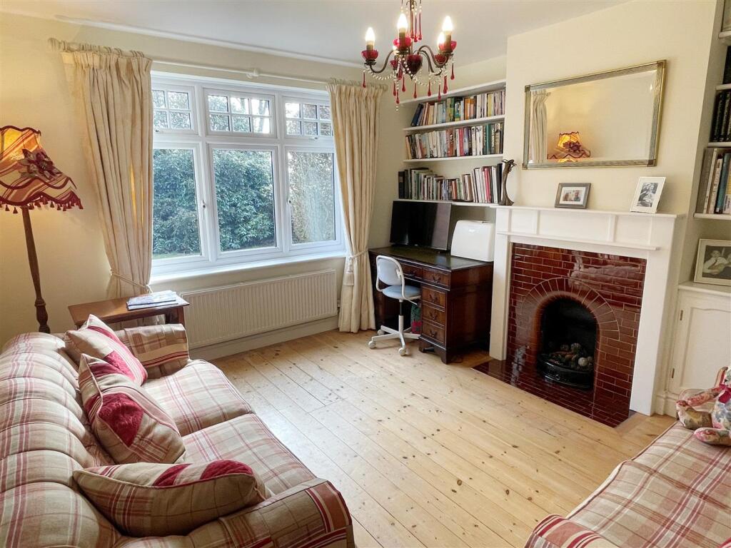 Family Room 1.JPG