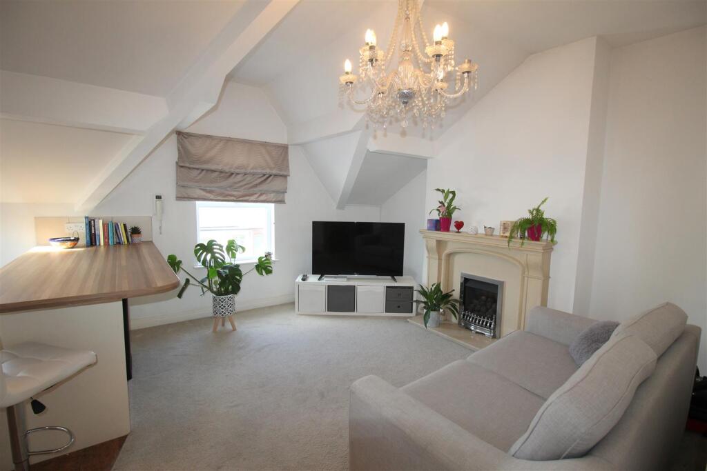 Open Plan Living / Dining Area