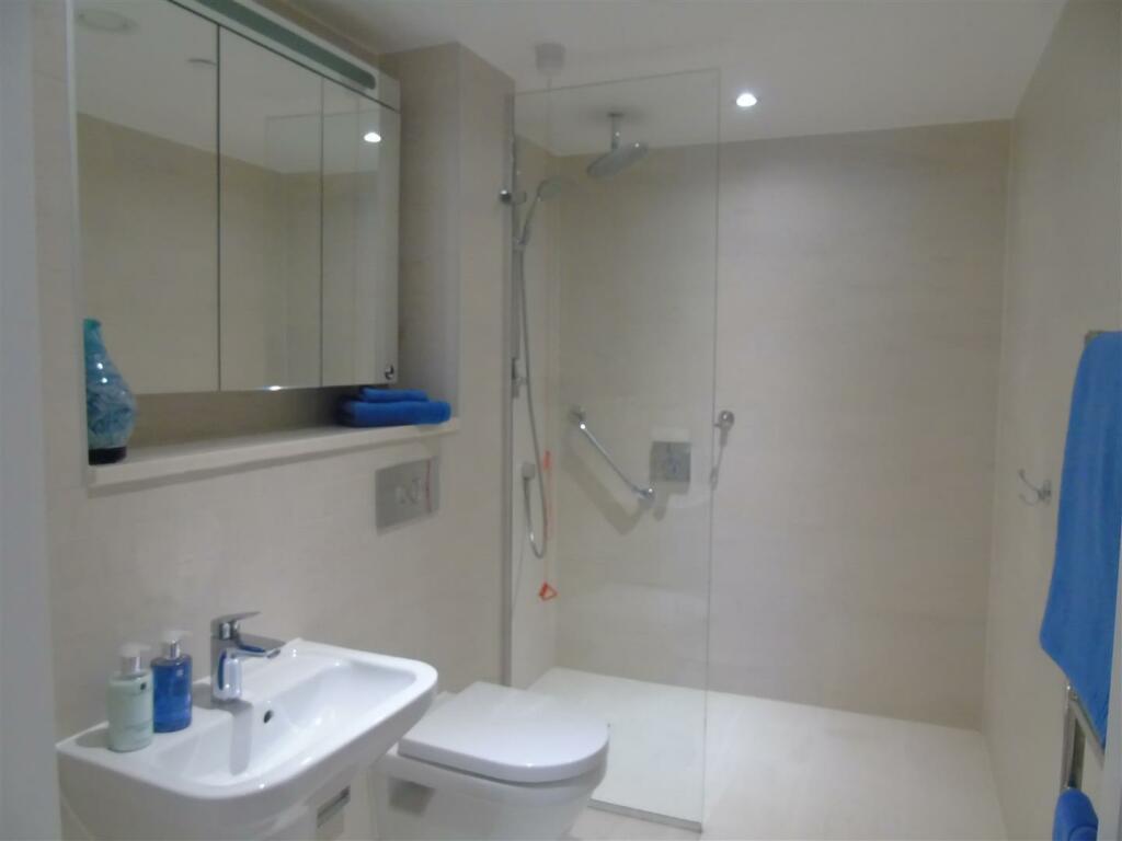 En suite bathroom
