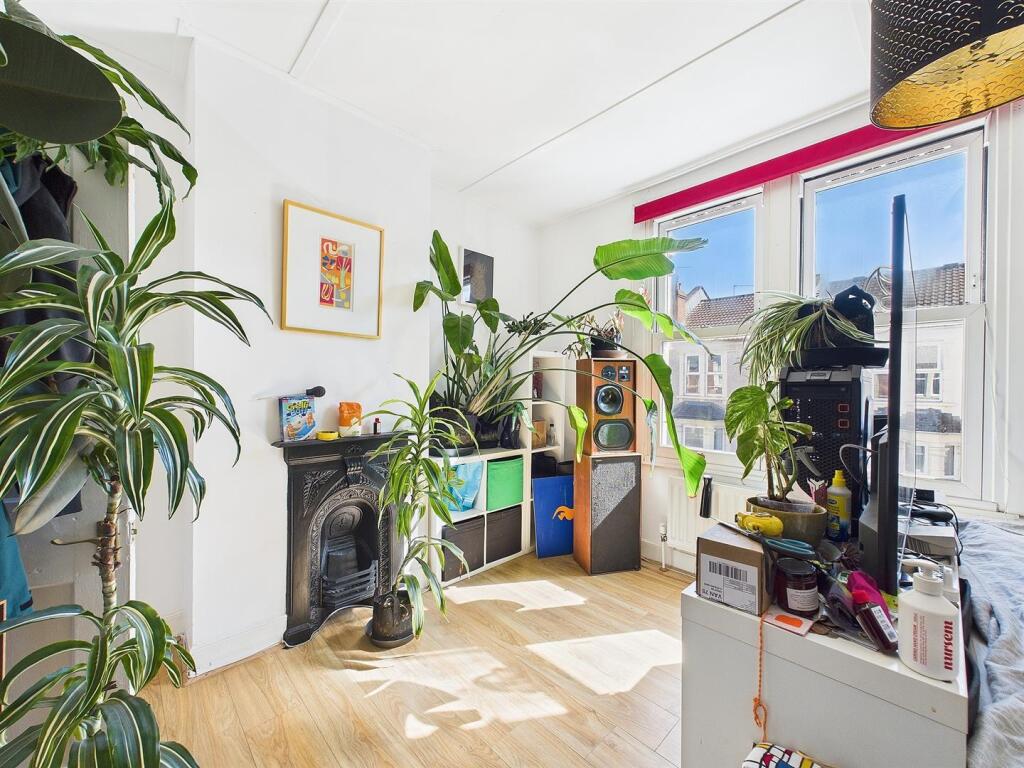 13 - Victorian Terraced House for Auction, St Werb