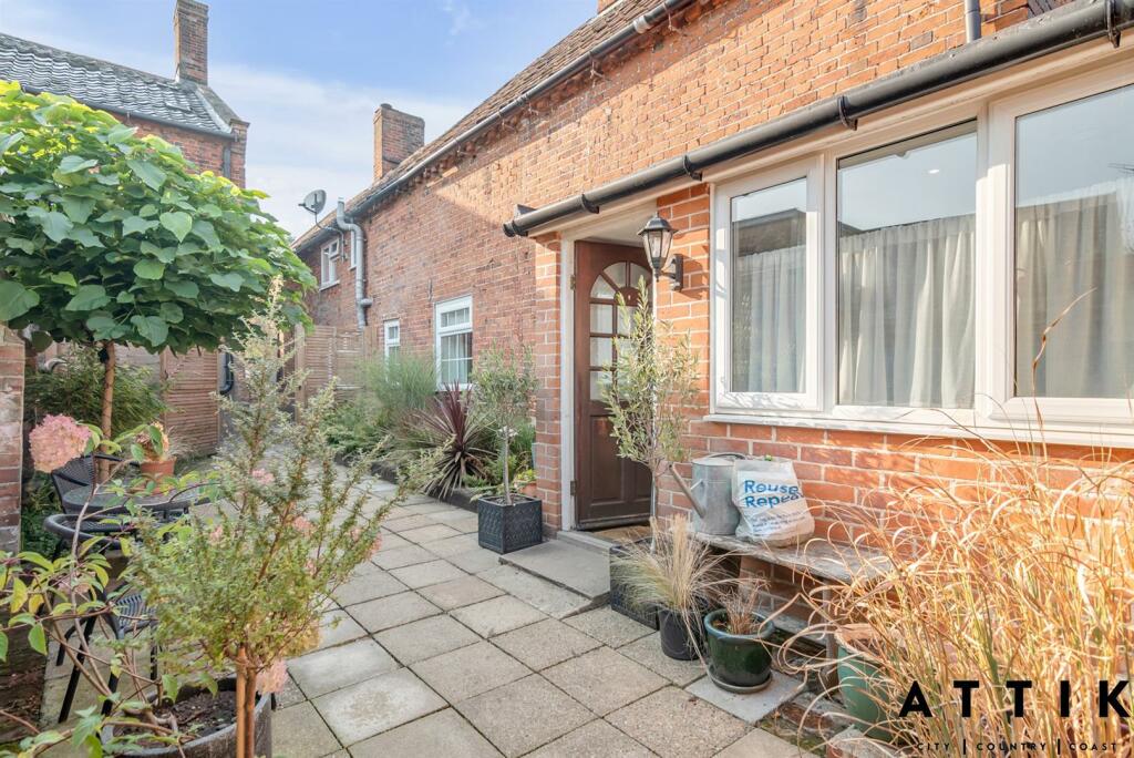 Gable Cottage, Bramfield, IP19 9H (5).jpg