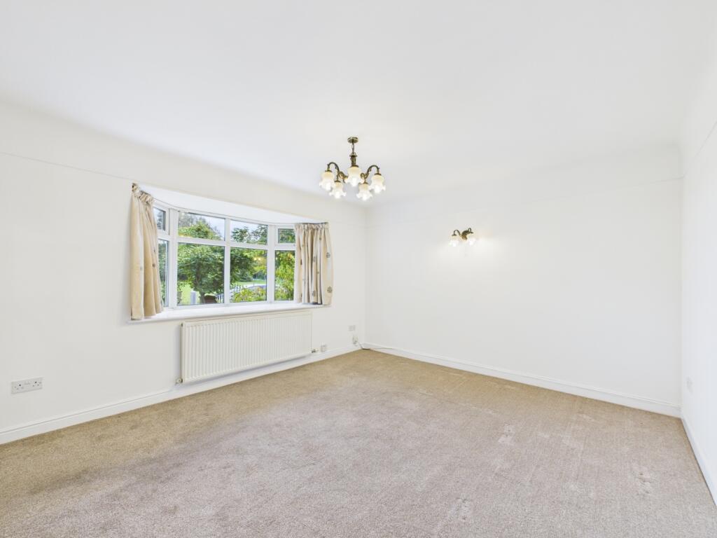 CAM02386G0-PR0146-STILL006