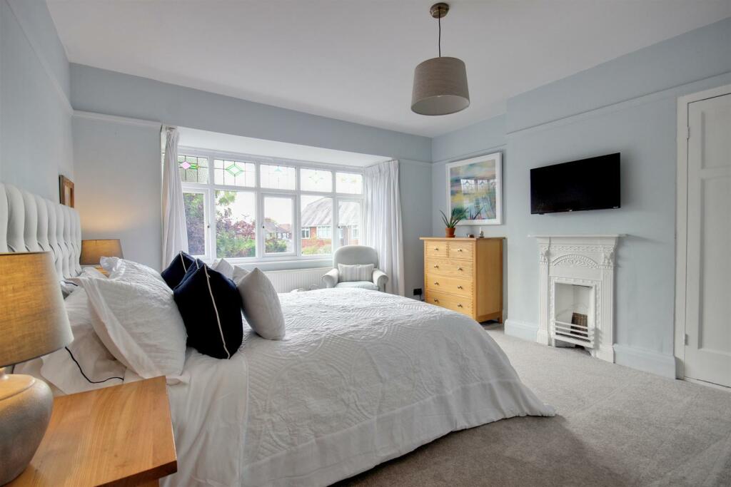Priory Crescent (16).jpg