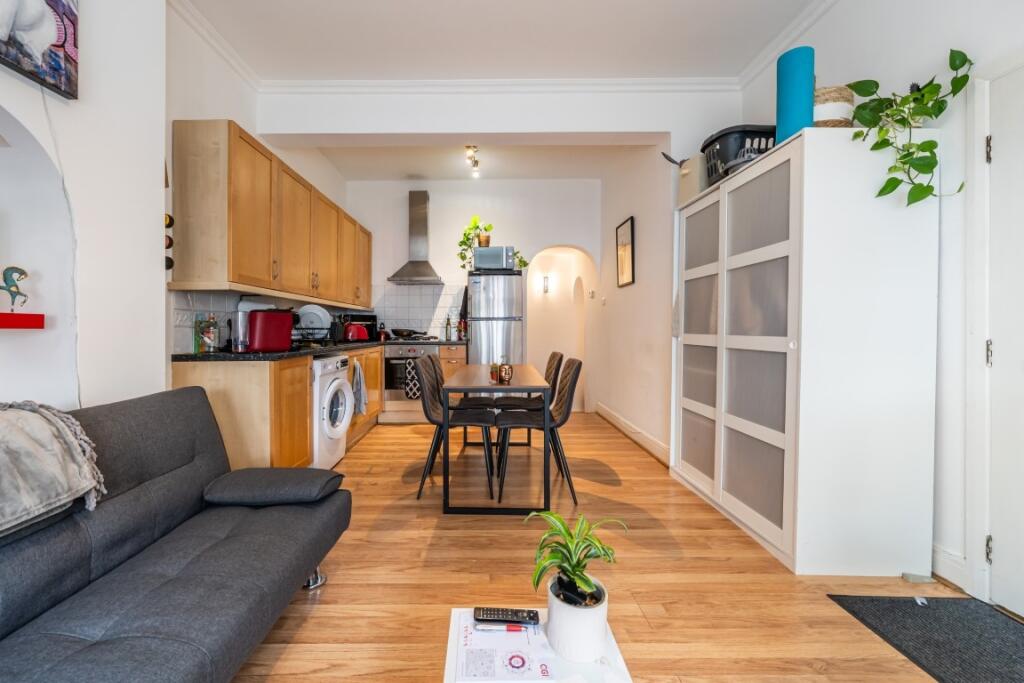 44-A-Rowfant-Road...