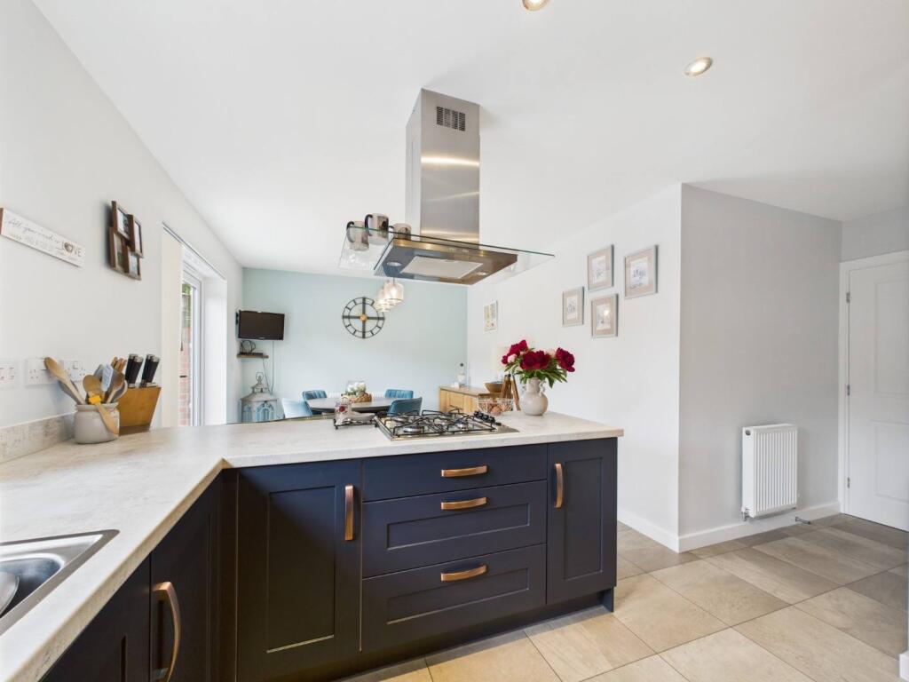 Kitchen/Dining Area