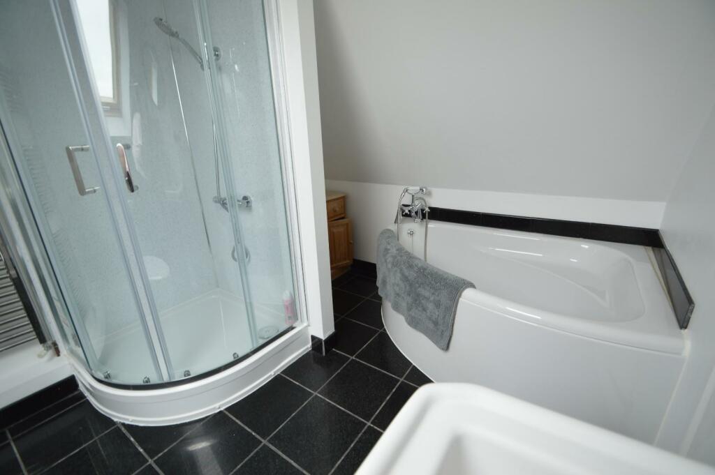 Duckdown ensuite bathroom to bedroom three1.JPG