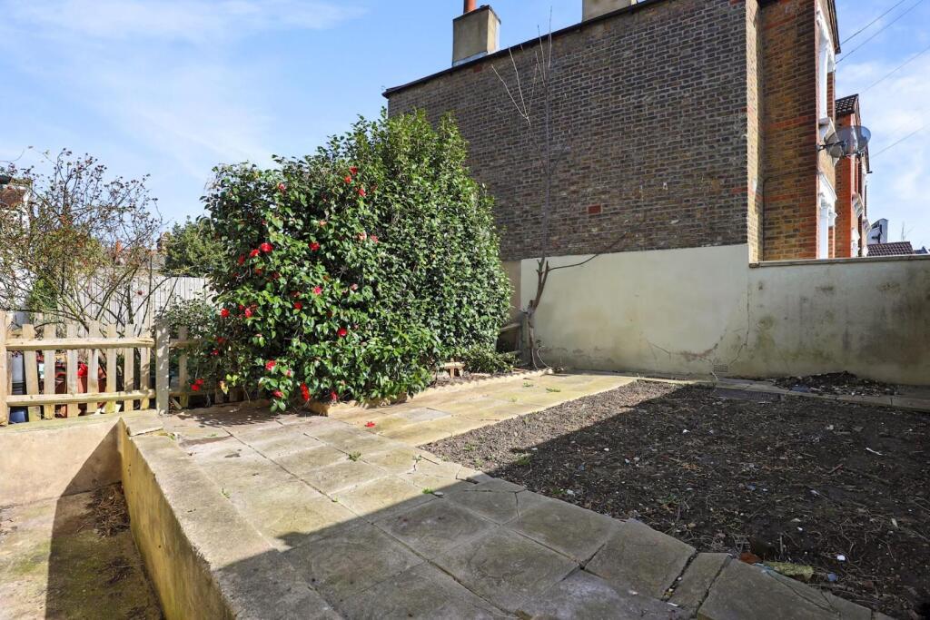 08-5836JHPropWorld - 4 Nyon Grove - 23 (1)-medium.