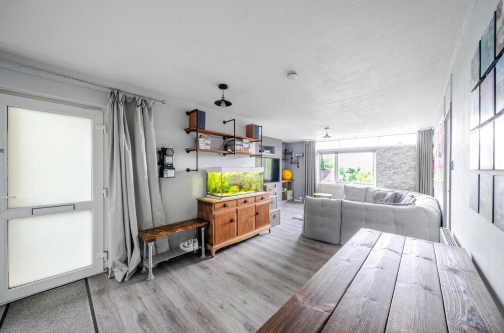 EweMove Harrogate - Living Area4