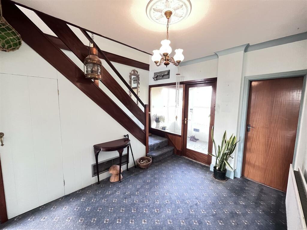 SPACIOUS RECEPTION HALL