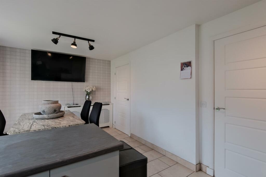 015-14 Brock Place Motherwell ML1 1AH.jpg