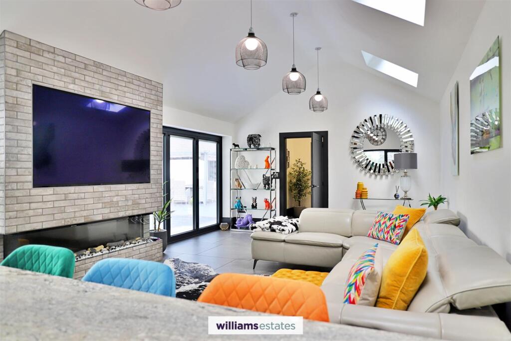 Open Plan Living / Kitchen