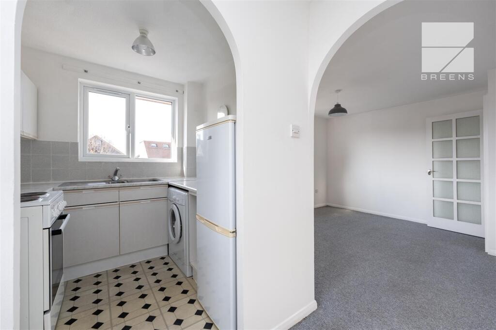 Flat 9, 116 Burnham Road_0005.jpg