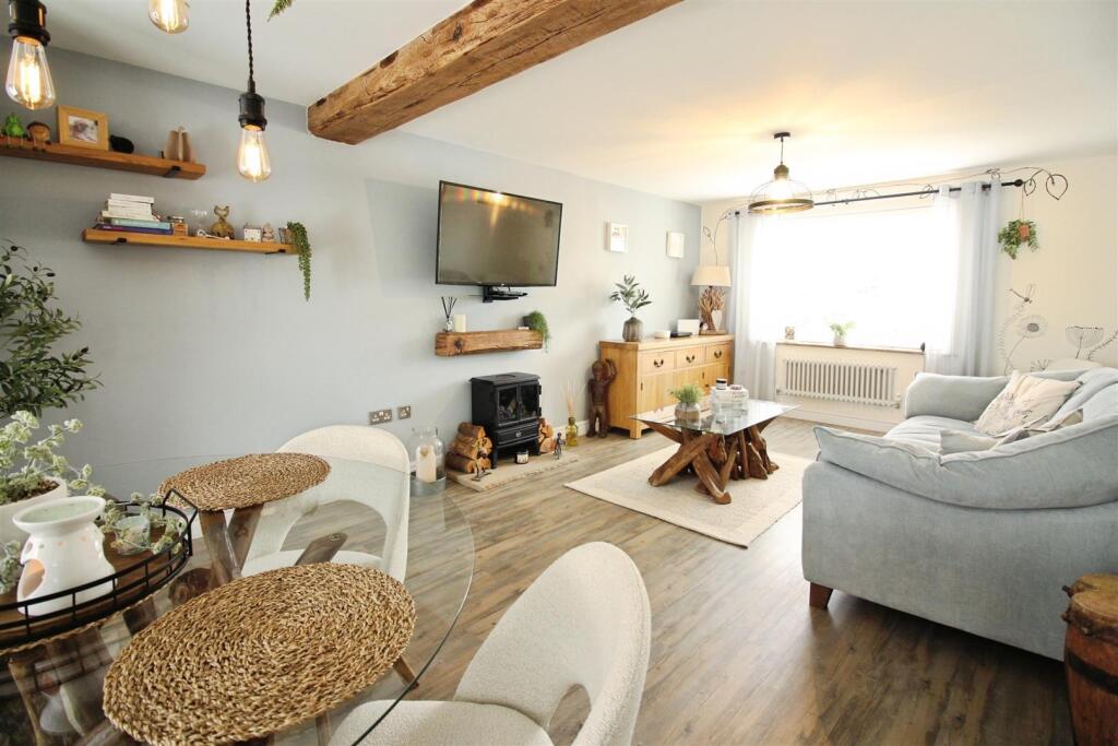 Open Plan Living/Dining Kitchen