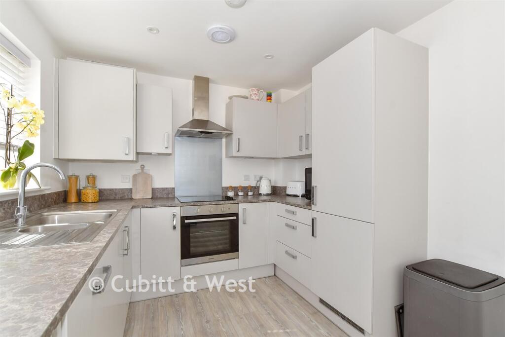 Kitchen/ Dining Room