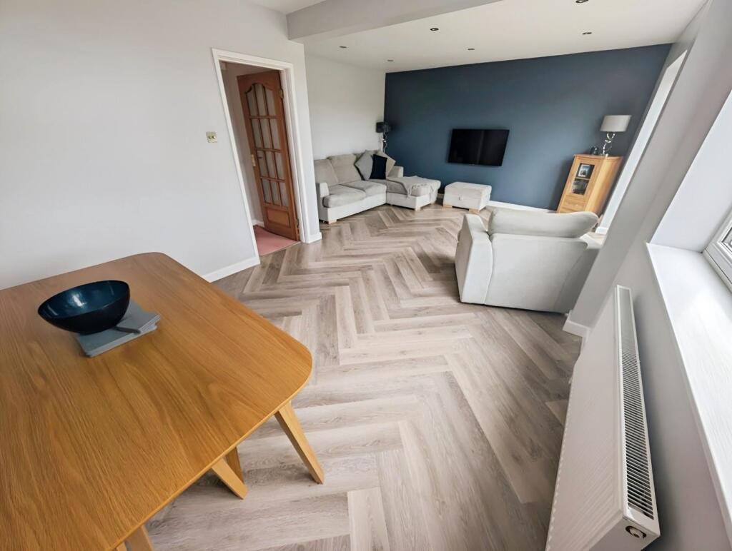 dc8b0512-lounge 20diner.jpg