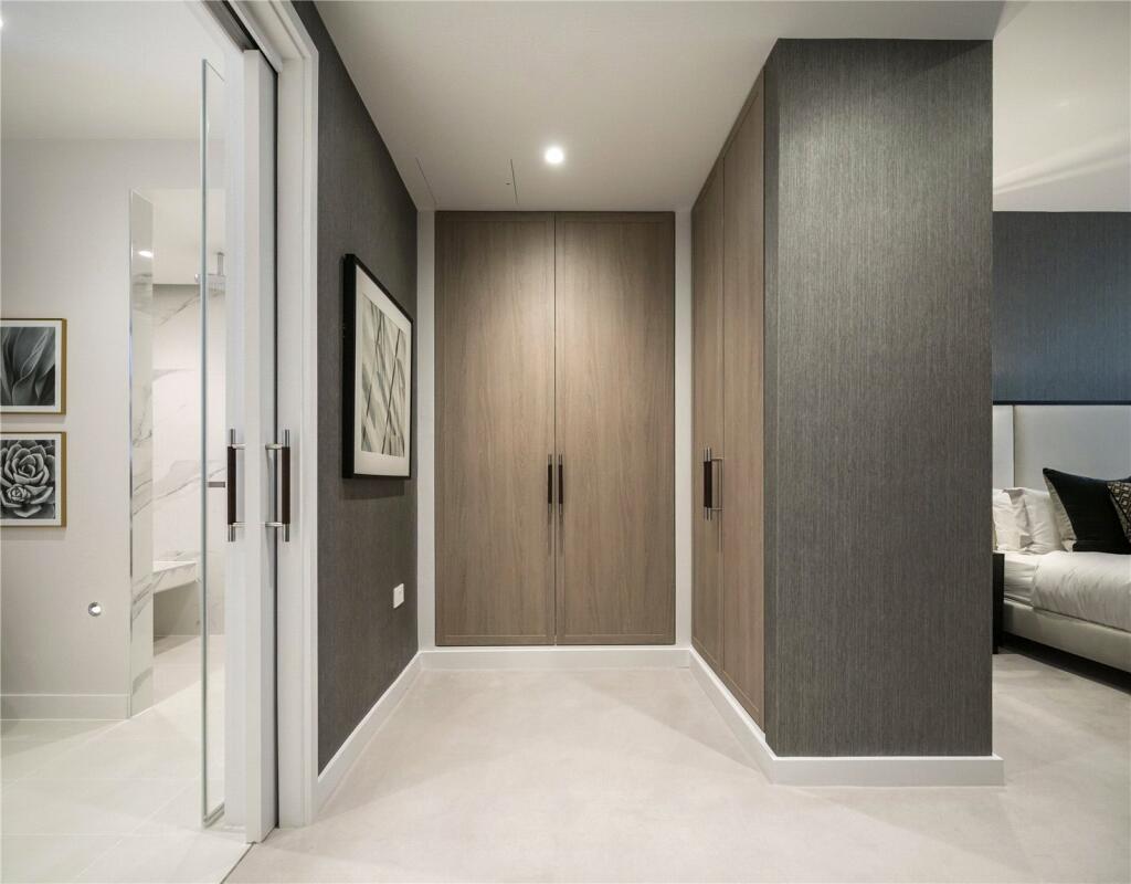 Show Flat Dressing Area