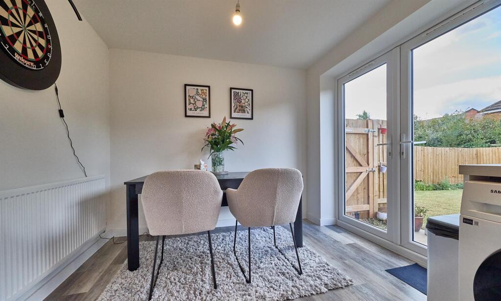 KITCHEN DINER TO REAR