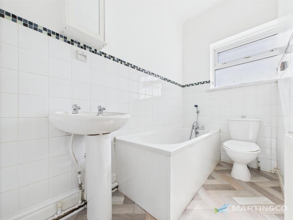 CAM02318G0-PR0437...