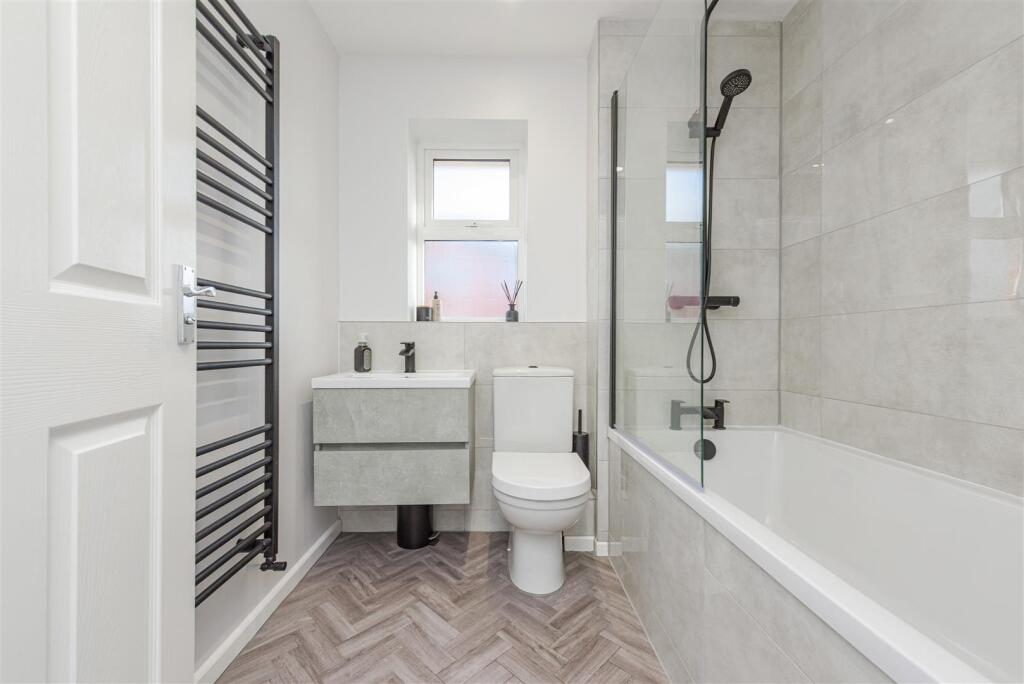 8 Lindores Road