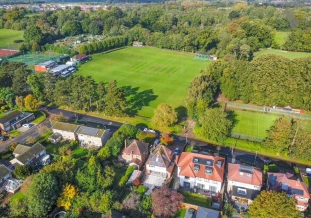 174029_32578307_I...