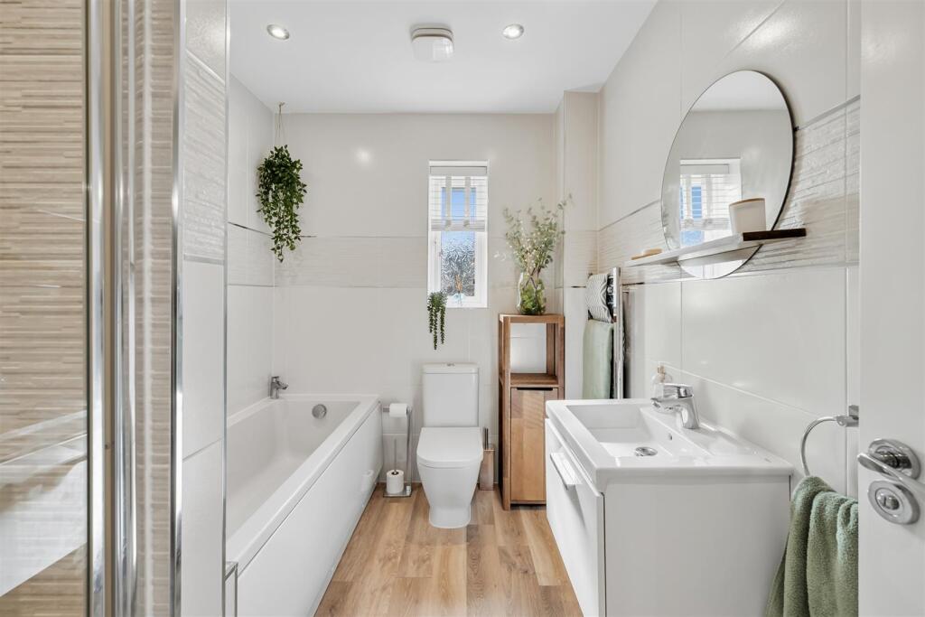 Bathroom - vanity unit.jpg