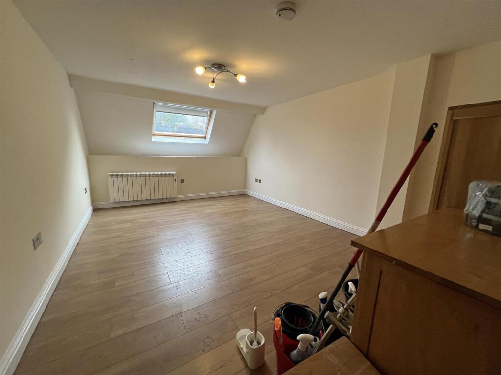 15 - Block of Flats for Auction, St George.jpg