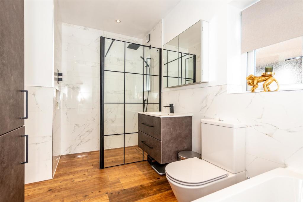 Bathroom Aspect 2.jpg
