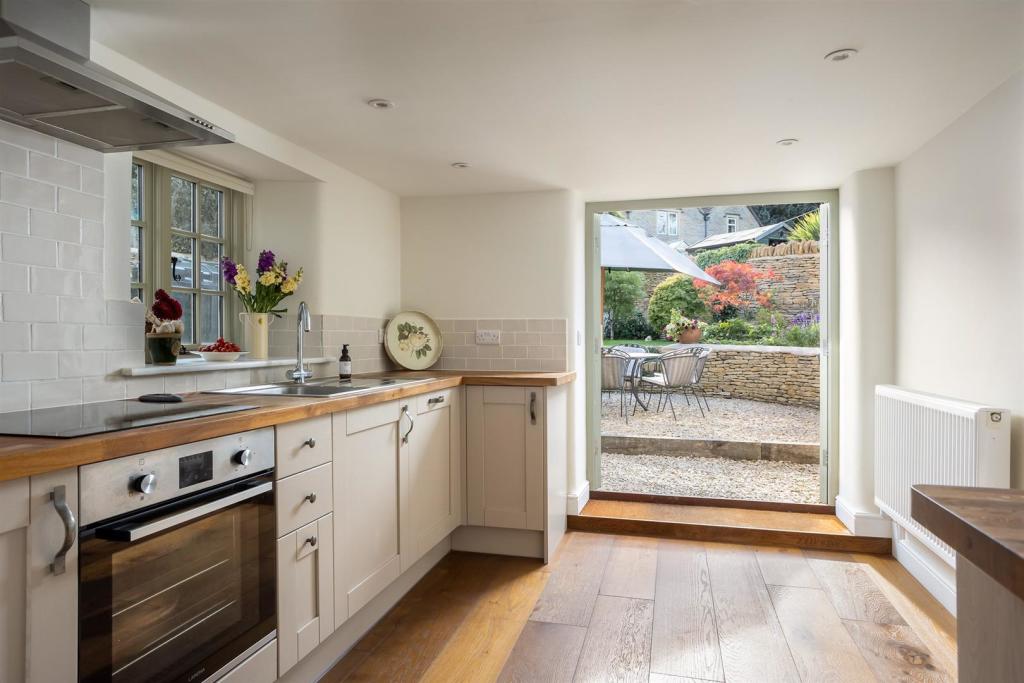 21 - St Anthony¿s Cottage - GL8 8TT - Web.jpg