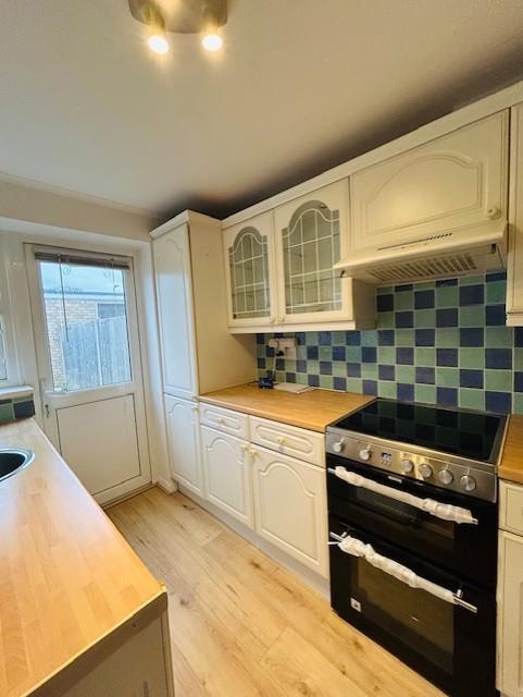 30LW Kitchen1.jpg