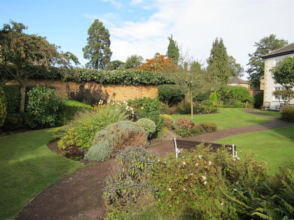 The Lodge 6 Gardens 4.jpg
