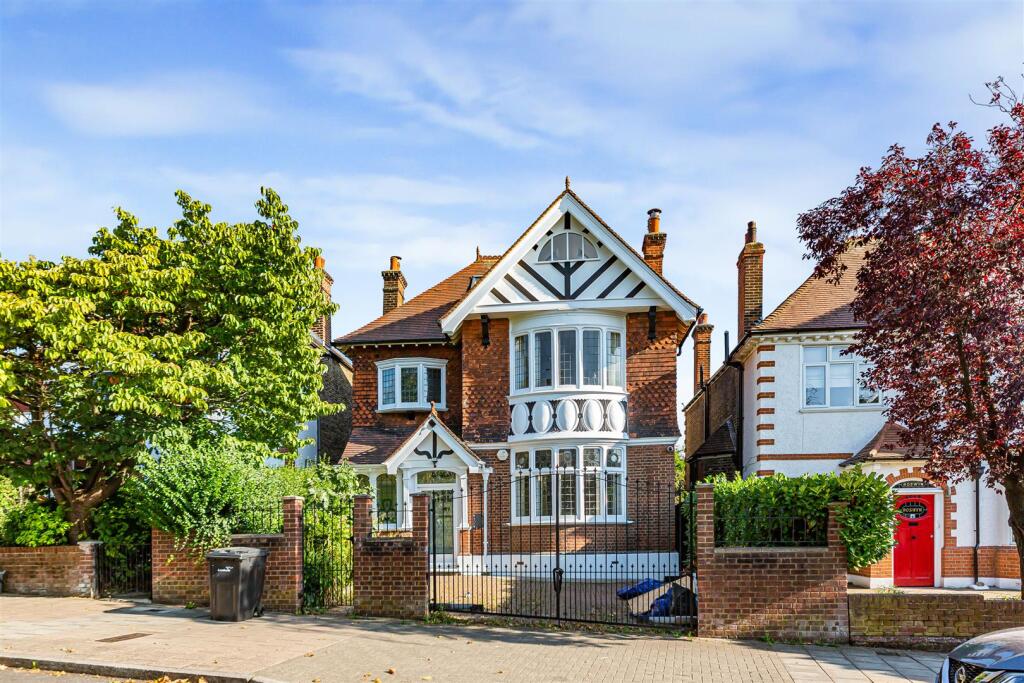 14 Streatham Common South SW16 3BT-14.jpg
