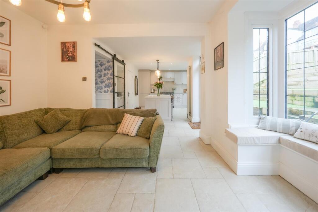 SITTING ROOM/DINING KITCHEN