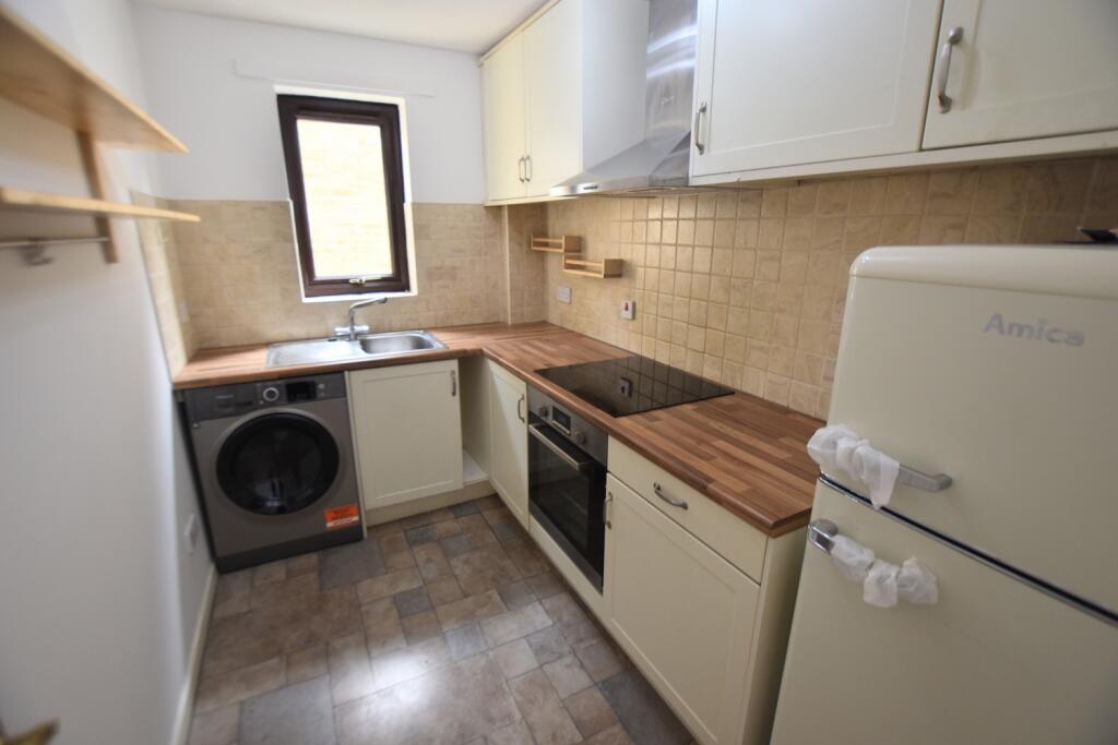 14 Hambleton Grove kitchen