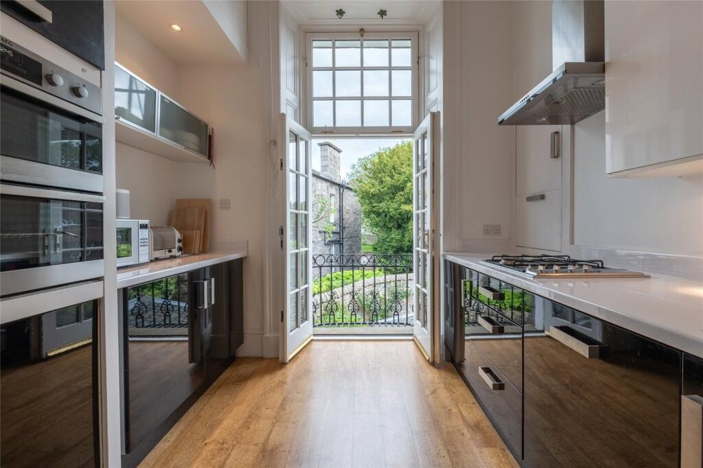 Ravelston Place 0232