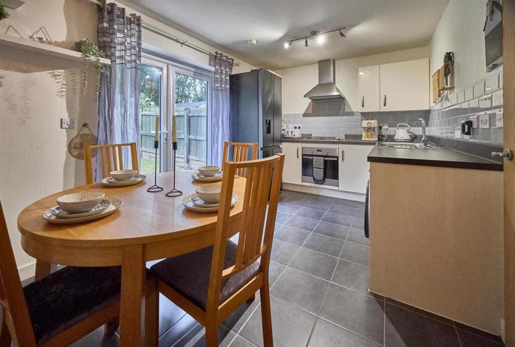 8 Elder Close Sapcote 7.jpg