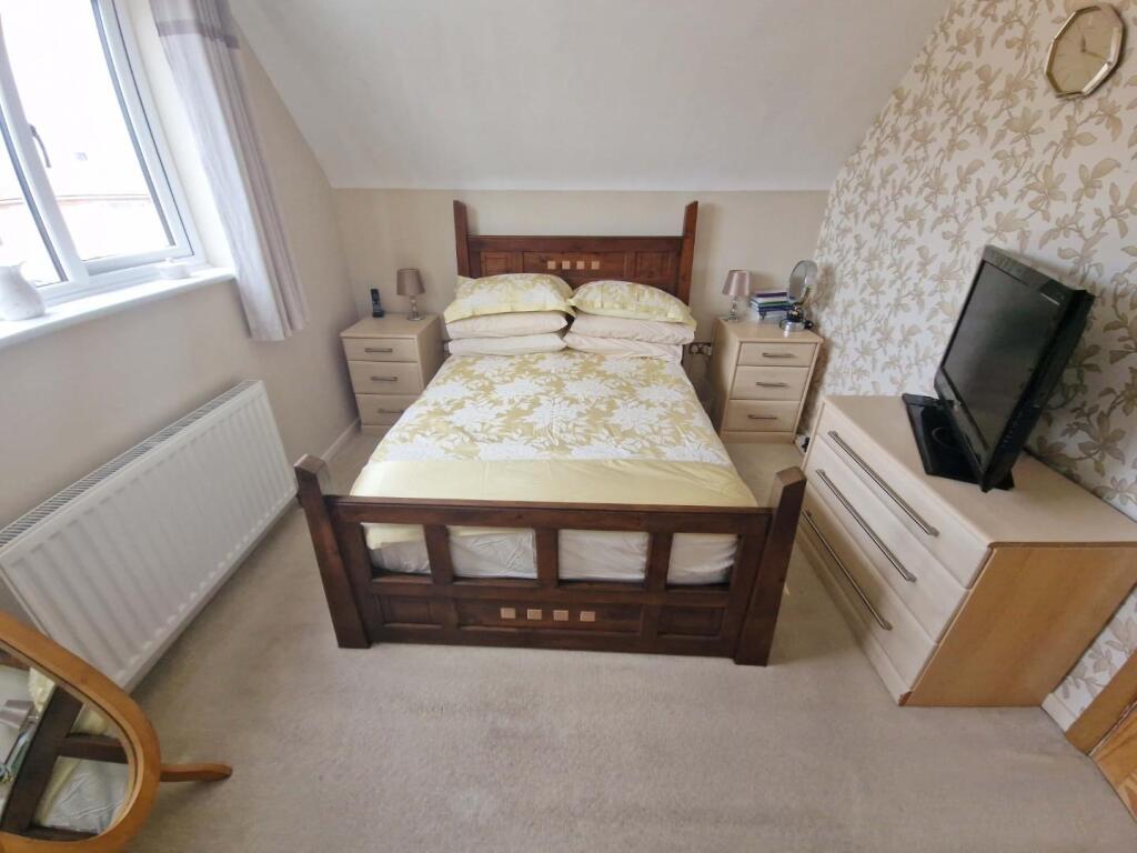 bedroom1.jpg