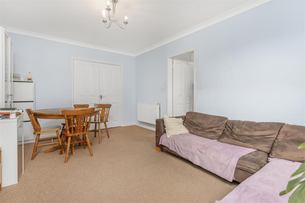 5 Greenhill Court, Banbury-11.jpg