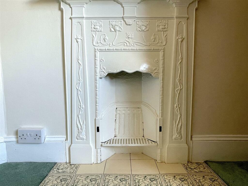 Bedroom Three (Fireplace).jpeg