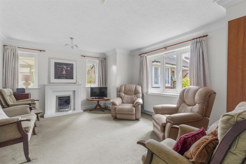 8 Lyndon Gardens, HP13 7QJ-7.jpg