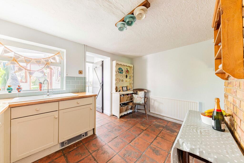Kitchen/Dining Room (3)