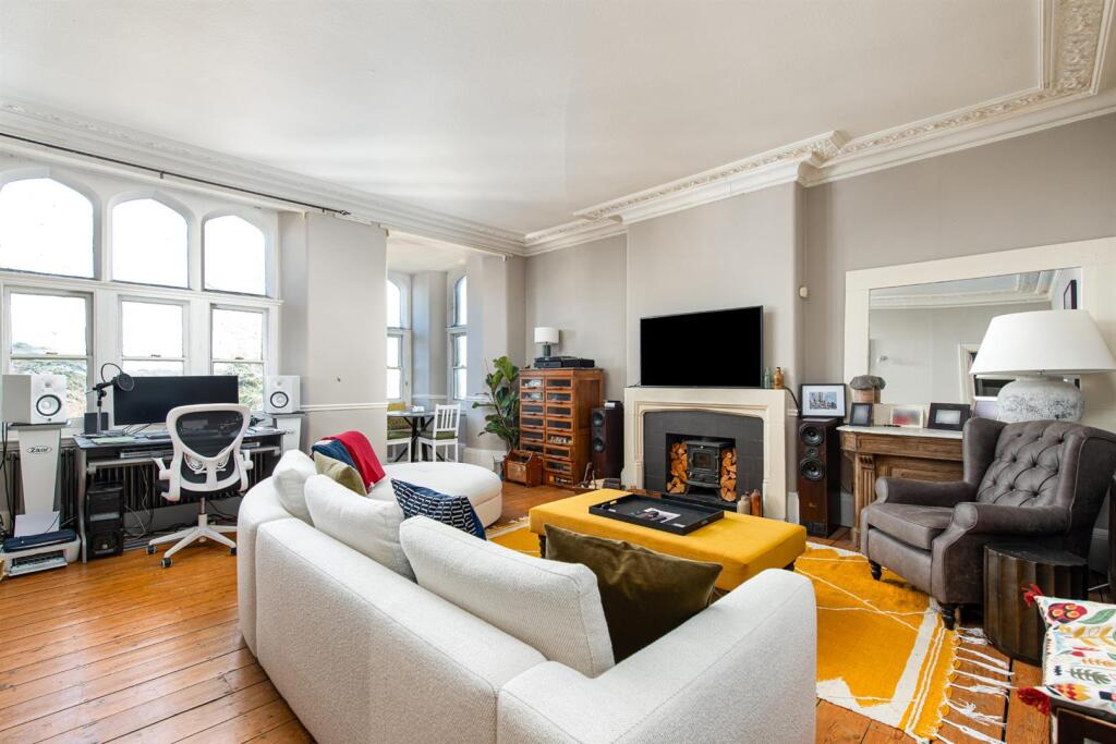 Sitting_Room_1.jpg